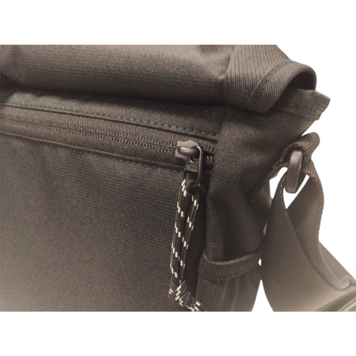 EASTPAK COURIER PRO CS black